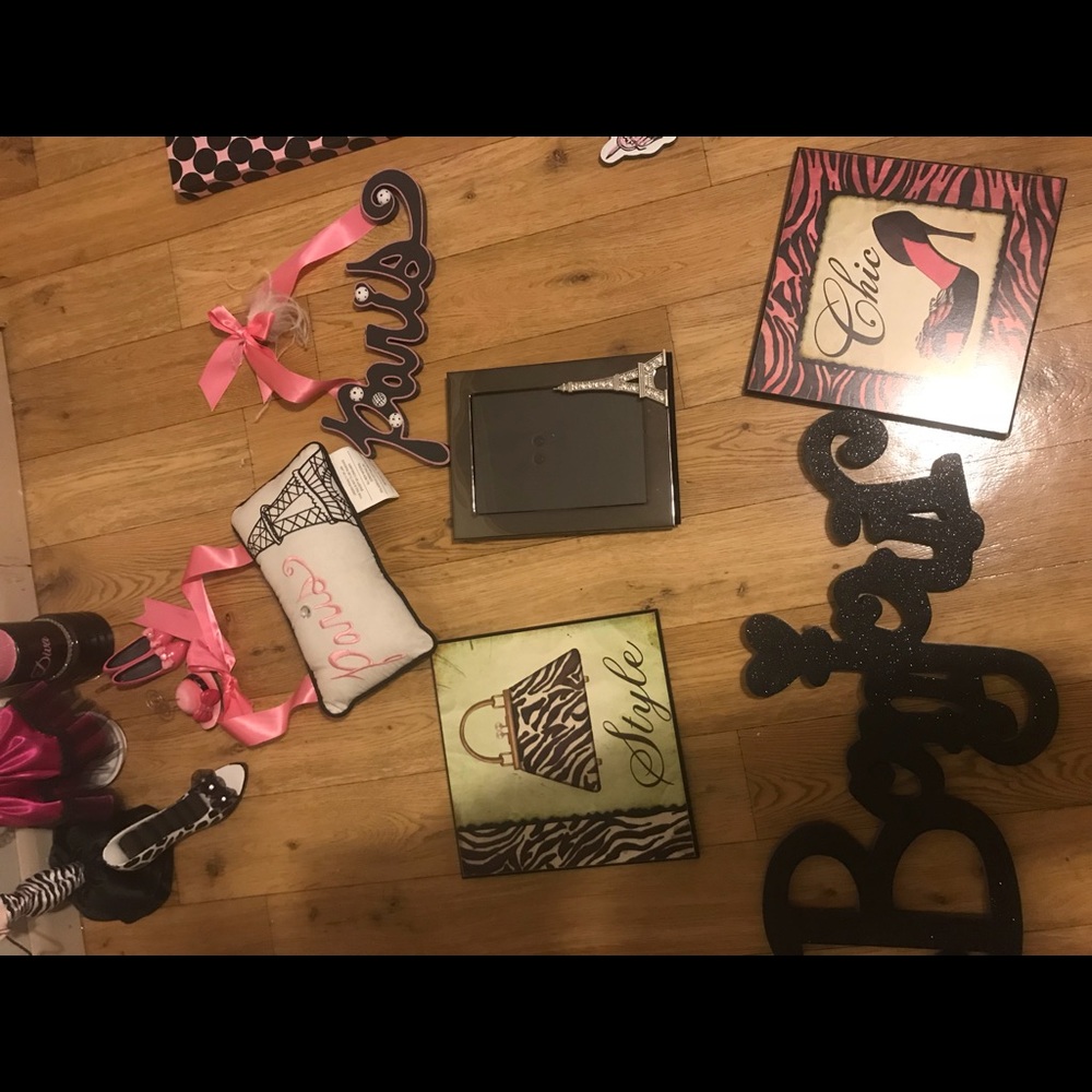 Room decor - Picture 2 of 6